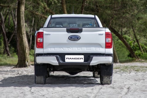 រថយន្ត FORD RANGER សម្រាប់ជួល