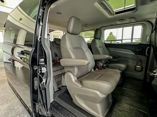 រថយន្ត FORD TOURNEO សម្រាប់ជួល