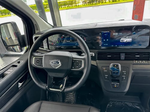 រថយន្ត FORD TOURNEO សម្រាប់ជួល