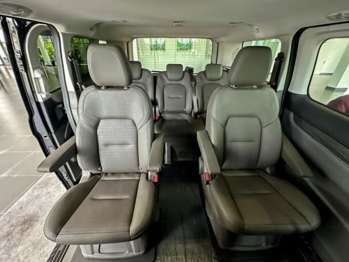 រថយន្ត FORD TOURNEO សម្រាប់ជួល