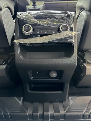 រថយន្ត FORD TOURNEO សម្រាប់ជួល