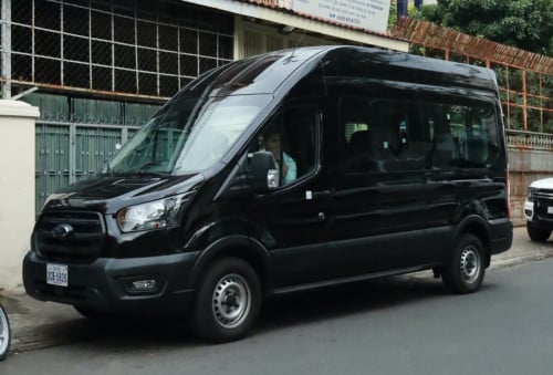 រថយន្ត FORD TRANSIT សម្រាប់ជួល