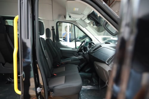 រថយន្ត FORD TRANSIT សម្រាប់ជួល