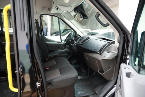 រថយន្ត FORD TRANSIT សម្រាប់ជួល