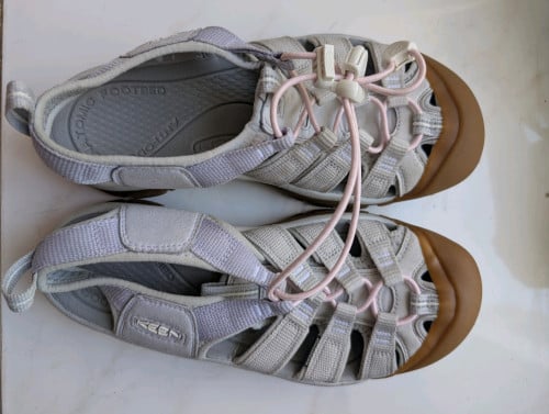 ស្បែកជើងរោងចក្រនាំចេញ Keen