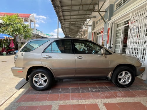 លក់ LexusRX300 2000P2ហ្គាសទេីបដាក់បានបីខែកង់ថ្មីបួនគ្រាប់ម៉ាញេហេីយបងប្អូនចង់បាន️