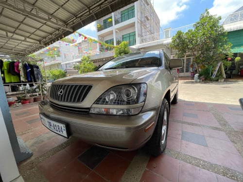 លក់ LexusRX300 2000P2ហ្គាសទេីបដាក់បានបីខែកង់ថ្មីបួនគ្រាប់ម៉ាញេហេីយបងប្អូនចង់បាន️