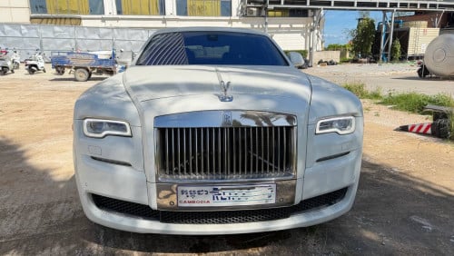 រថយន្ត Rolls-Royce Ghost ឆ្នាំ 2015 ម៉ាស៊ីន V12