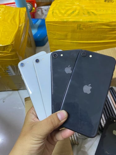 លក់ se 64g  សុំណុំហ្សីន មានscan