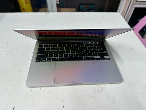 មានTouch Bar ថ្ម 97%