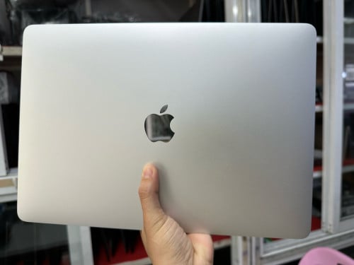 មានTouch Bar ថ្ម 97%
