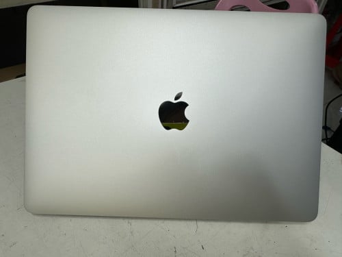 មានTouch Bar ថ្ម 97%