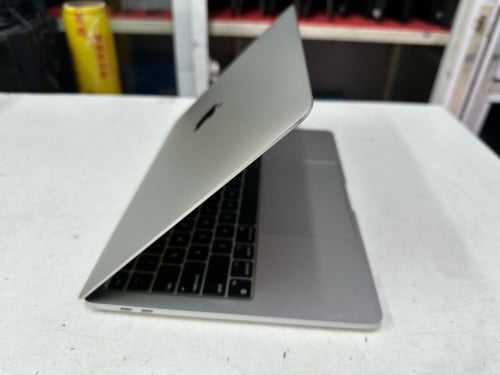 មានTouch Bar ថ្ម 97%