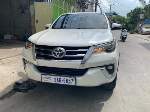 រថយន្តលក់ Toyota Fortuner 018
