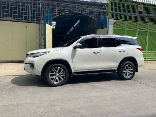 រថយន្តលក់ Toyota Fortuner 018