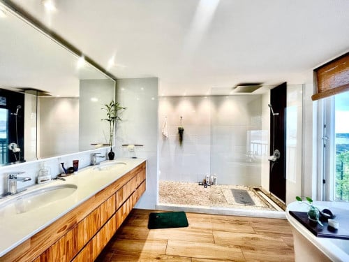 🌿 Green Penthouse – For Rent in Phnom Penh 🌿