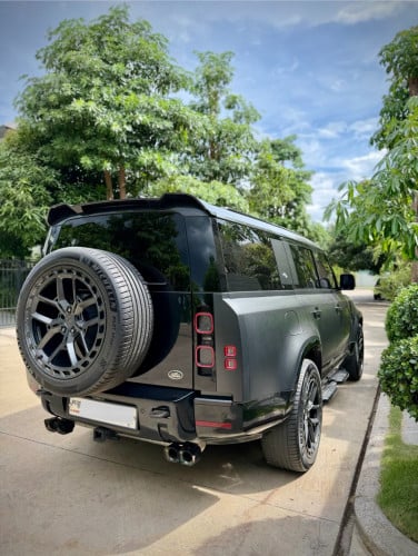 Defender 130 ម្ចាស់ដើម