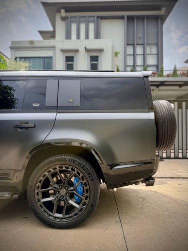 Defender 130 ម្ចាស់ដើម