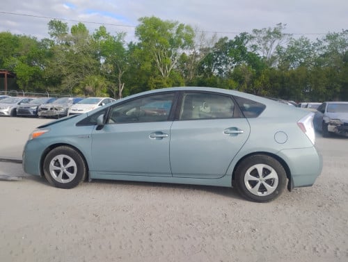 ETA : 19-06-2026 , Toyota prius option 3 Solar ឆ្នាំ2013