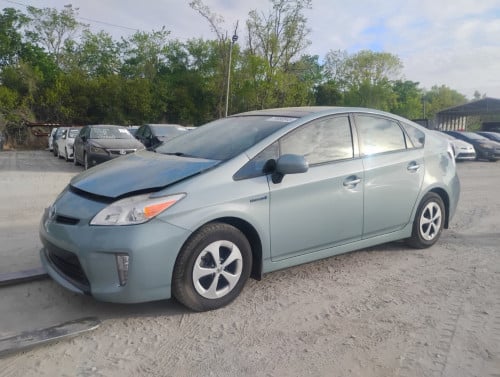 ETA : 19-06-2026 , Toyota prius option 3 Solar ឆ្នាំ2013