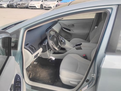 ETA : 19-06-2026 , Toyota prius option 3 Solar ឆ្នាំ2013