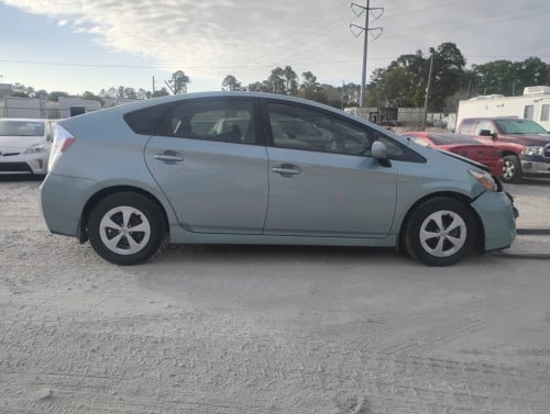 ETA : 19-06-2026 , Toyota prius option 3 Solar ឆ្នាំ2013