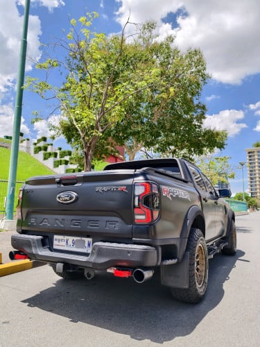 Ford Ranger Wildrak up Raptor ឆ្នាំ 2023