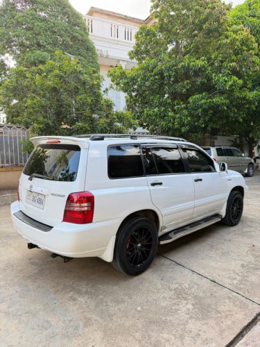 Highlander V6 ឆ្នាំ01 ប៉ុង២ តែបាតថ្មីណាស់ អត់មានច្រែះ១តក់ទេ