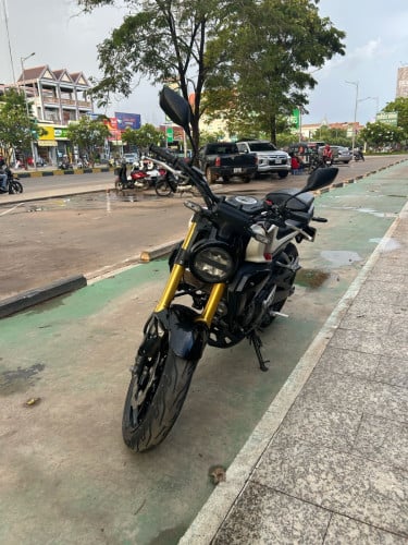 Honda CB 018y ម៉ូតូស្អាតសន្នុំ