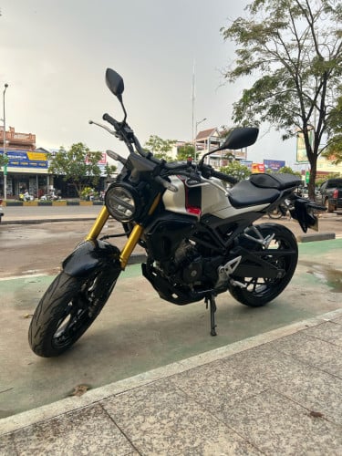 Honda CB 018y ម៉ូតូស្អាតសន្នុំ