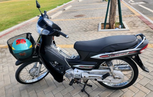 Honda Dream 125ccមានផ្លាកលេខកាតគ្រីត្រឹមត្រូវលក់តម្លៃចចារបាន 本田 Dream 125cc有正确证卡出售中 价格可以谈的