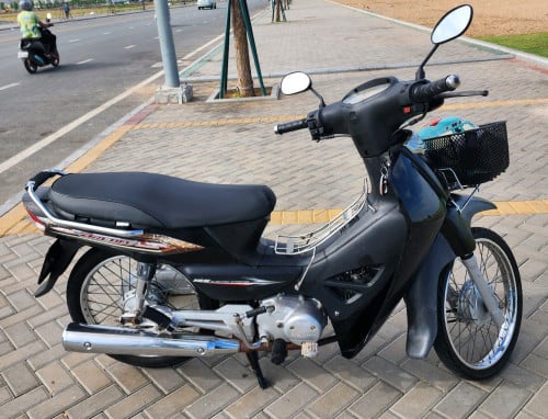 Honda Dream 125ccមានផ្លាកលេខកាតគ្រីត្រឹមត្រូវលក់តម្លៃចចារបាន 本田 Dream 125cc有正确证卡出售中 价格可以谈的