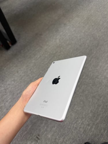 ipad Mini 4 នៅស្អាត99% លក់ធូរៗ