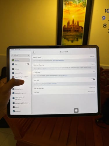 iPadAir 128GB Wifi 13inch 650$  99%.99