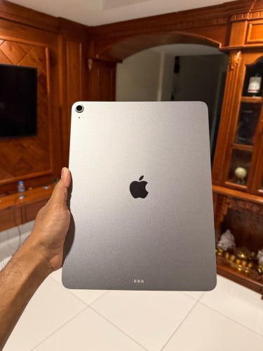 iPadAir 128GB Wifi 13inch 650$  99%.99