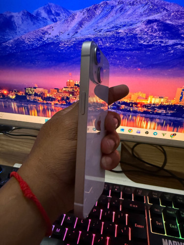 Iphone 14 128G សុំណុំហ្សីនណែន​99%កាត់បានធូរលក់វិញធូរៗ