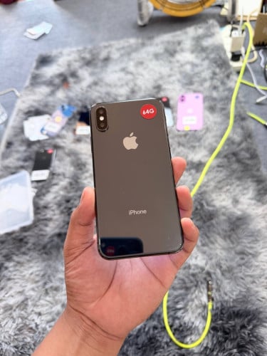 iPhone XS 64G អេក្រង់ស៉ីន មានស្កេនមុខ លក់ 130$បញ្ជាក់ ស្ទើរកញ្ចក់