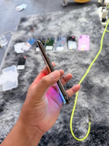 iPhone XS 64G អេក្រង់ស៉ីន មានស្កេនមុខ លក់ 130$បញ្ជាក់ ស្ទើរកញ្ចក់