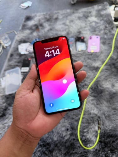 iPhone XS 64G អេក្រង់ស៉ីន មានស្កេនមុខ លក់ 130$បញ្ជាក់ ស្ទើរកញ្ចក់