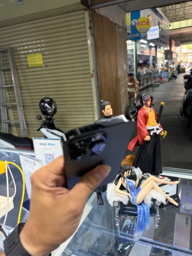Iphone14Pro LL 128G ប្រើESIM ម៉ាសុីនស្រុីនឆ្លាស អត់ស្គេន