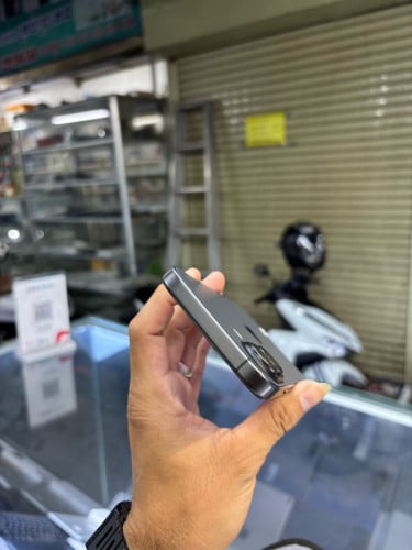 Iphone17 256G CH sim2 ម៉ាសុីនអេក្រង់ស្រុីន ដូរCamrea ស្ទើរតួរៗតិច