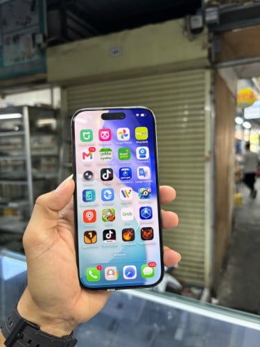 Iphone17 256G CH sim2 ម៉ាសុីនអេក្រង់ស្រុីន ដូរCamrea ស្ទើរតួរៗតិច
