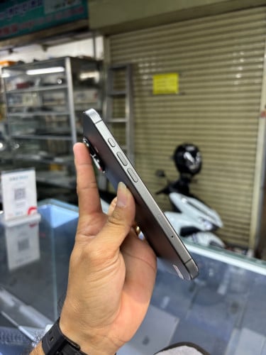 Iphone17 256G CH sim2 ម៉ាសុីនអេក្រង់ស្រុីន ដូរCamrea ស្ទើរតួរៗតិច