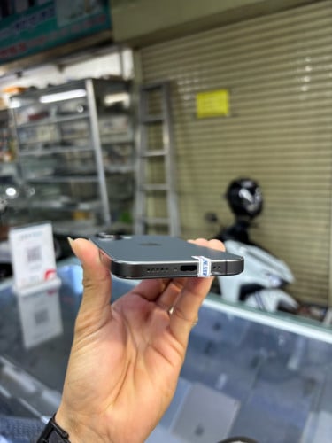 Iphone17 256G CH sim2 ម៉ាសុីនអេក្រង់ស្រុីន ដូរCamrea ស្ទើរតួរៗតិច