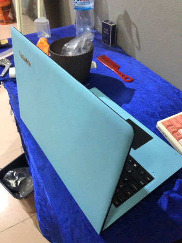 Laptop Lenovo មួយទឹក
