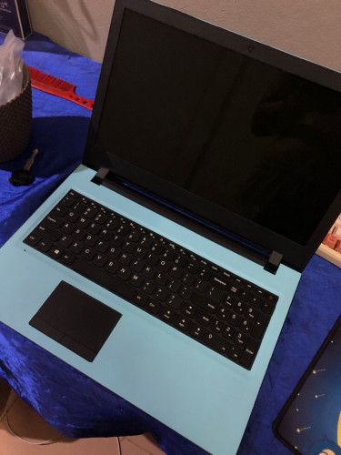 Laptop Lenovo មួយទឹក