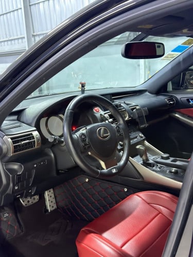 Lexus IS200T 2016 F-Sport For Sale. ពណ៍ : ខ្មៅ/ឈឺរឺ 🍒ម៉ាសុីន : សាំង , 2.0L ,V4. Turbo (សុីសាំងតិច)