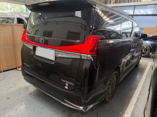 Lexus LM300H 2021 4 Seat VIP black