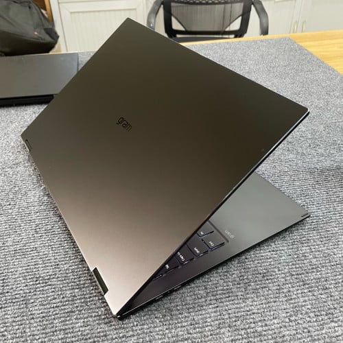 LG gram 2 in 1 ឆ្នាំផលិត​ 2022 (Great A)💞❤️️