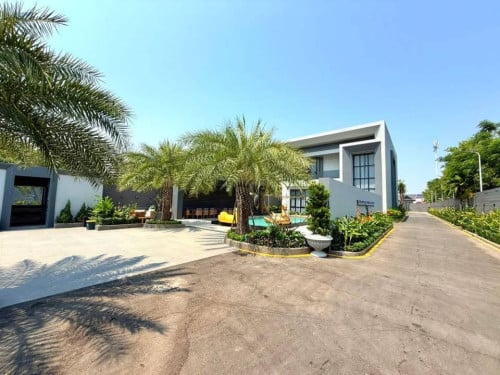 Luxury big Villa with pool for Rent